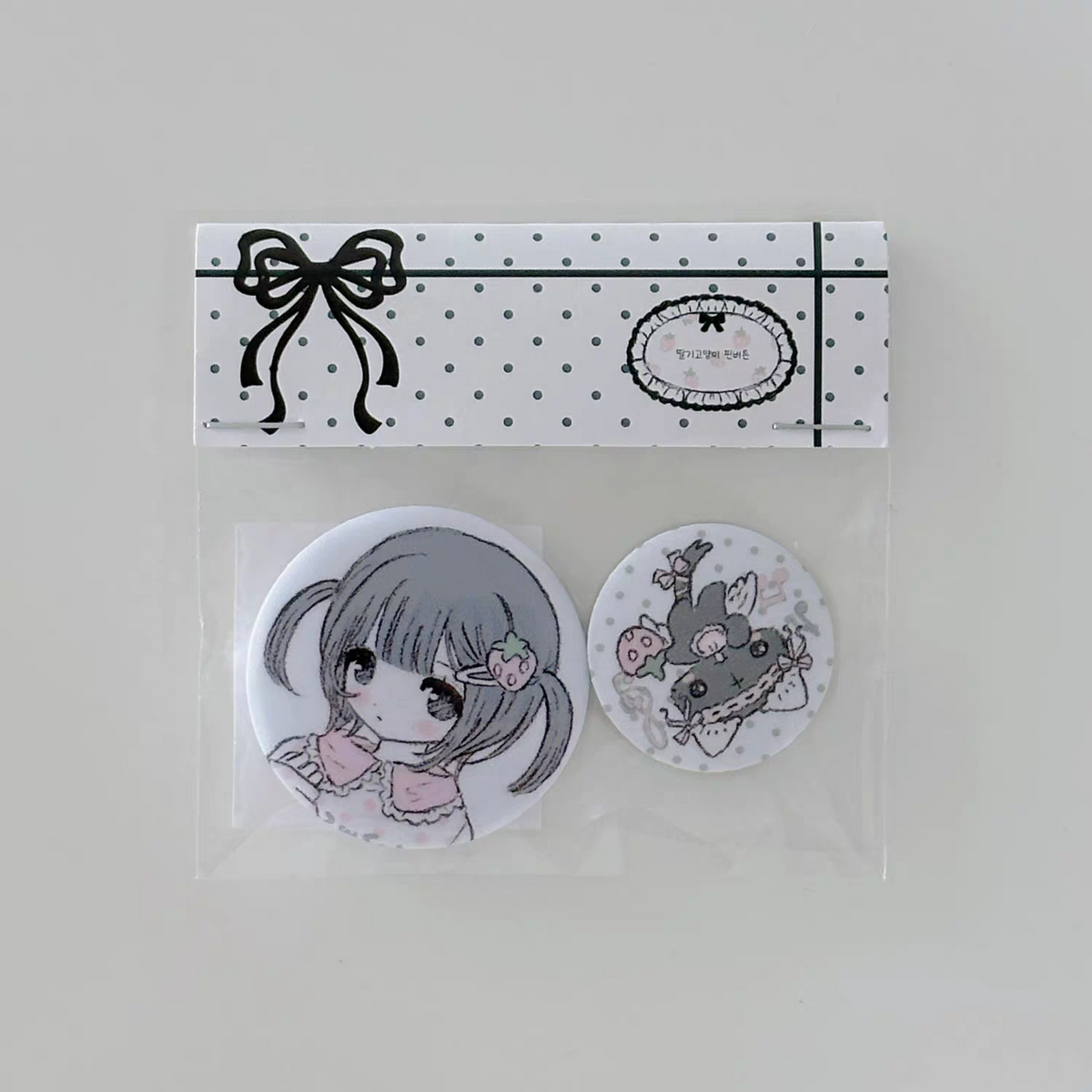 [Milky Heart] Strawberry Cat Pin Button Set